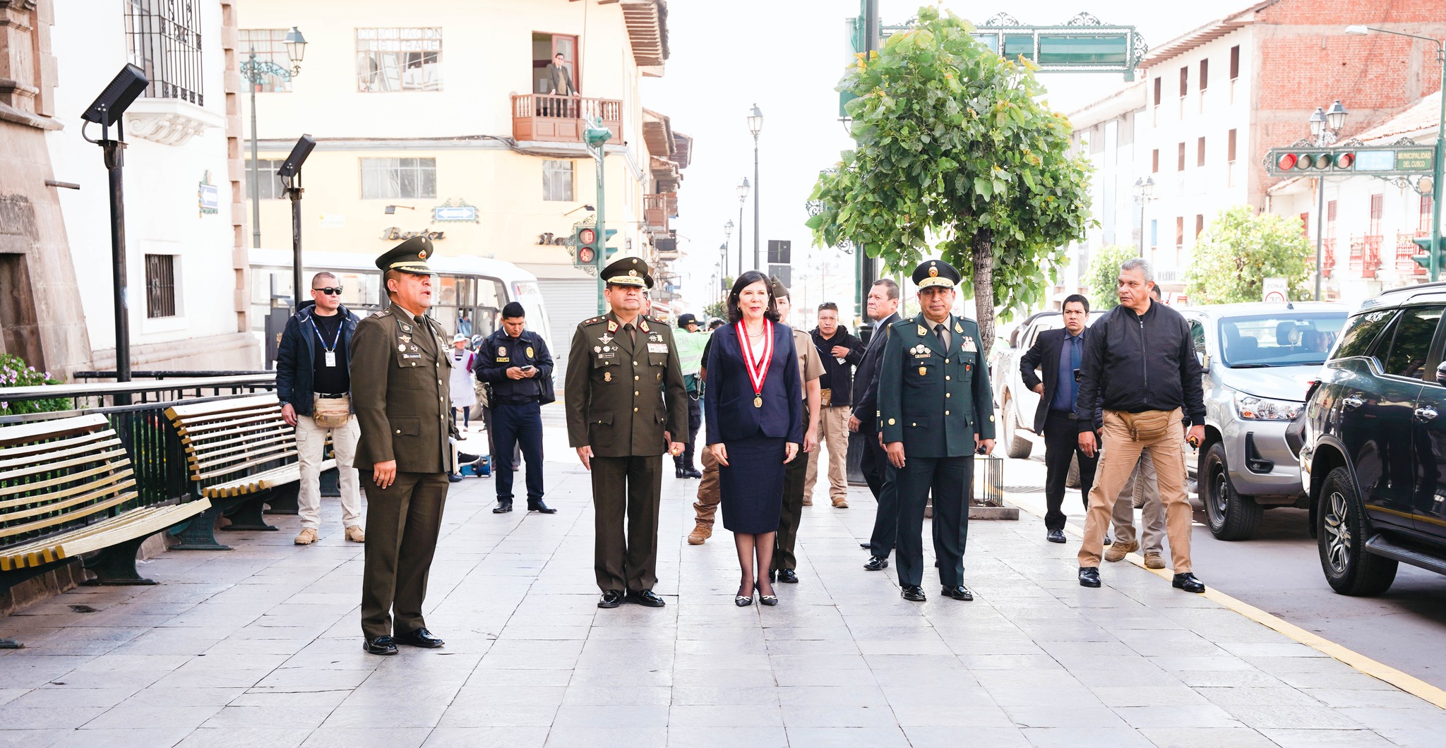 Presidenta del Poder Judicial recibió honores militares en el frontis de Palacio de Justicia de Cusco