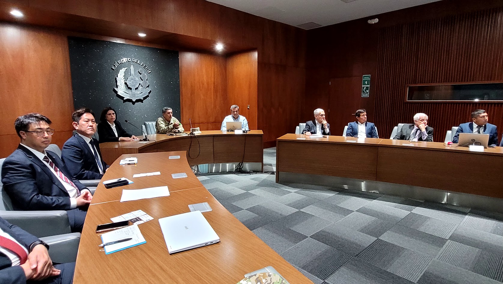 Reunion en sala del CGE