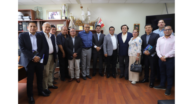 En esta reunión, el presidente Solis reafirmó el compromiso de Caja Huancayo con la comunidad, apoyando en la recuperación de este importante espacio público que beneficiará la práctica deportiva y cultural de nuestros niños, jóvenes y adultos, fomentando su desarrollo y alejándolos de vicios y malos hábitos.
Cabe mencionar que la delegación de Caja Huancayo afirmó que  este espacio deportivo estará listo a partir del mes de mayo para que la comunidad agustiniana pueda disfrutarlo.
Nuestro alcalde agradeció profundamente el apoyo del presidente, directivos y funcionarios de Caja Huancayo, por este valioso esfuerzo y labor conjunta.
