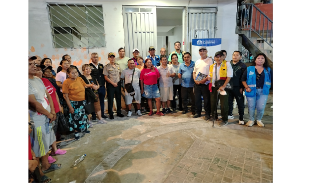 Como resultado de este encuentro, se establecieron acciones concretas para transformar el distrito:
✅ Mesas de trabajo entre autoridades, municipalidad y vecinos para atender cada problema de manera efectiva.
✅ Estrategias de seguridad con la instalación de cámaras en puntos estratégicos, coordinadas con la Policía y la municipalidad.
✅ Programas preventivos en colegios, garantizando la presencia policial en los horarios de entrada y salida.
Este es un paso firme hacia un El Agustino más seguro y organizado, donde la voz de los vecinos es escuchada y se toman medidas reales para mejorar la calidad de vida en la comunidad. ¡Seguimos avanzando juntos!