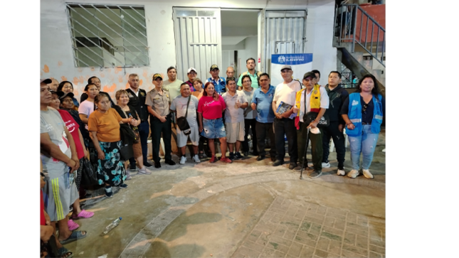 Como resultado de este encuentro, se establecieron acciones concretas para transformar el distrito:
✅ Mesas de trabajo entre autoridades, municipalidad y vecinos para atender cada problema de manera efectiva.
✅ Estrategias de seguridad con la instalación de cámaras en puntos estratégicos, coordinadas con la Policía y la municipalidad.
✅ Programas preventivos en colegios, garantizando la presencia policial en los horarios de entrada y salida.
Este es un paso firme hacia un El Agustino más seguro y organizado, donde la voz de los vecinos es escuchada y se toman medidas reales para mejorar la calidad de vida en la comunidad. ¡Seguimos avanzando juntos!