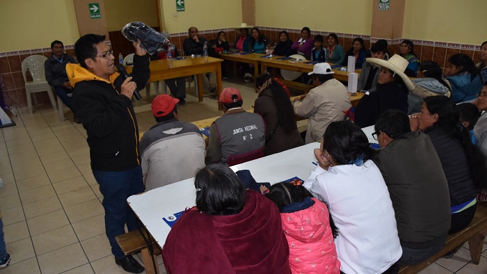 Servidores de la unidad ejecutora realizando charlas de sensibilización