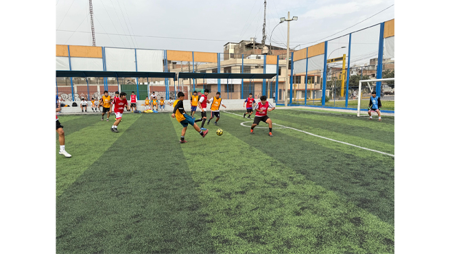 Este evento, impulsado por la Subgerencia de Juventudes, Educación, Cultura, Deporte y Arte, fue mucho más que un amistoso: fue una muestra de cómo el deporte educa, une y transforma vidas. 💙💛
⚡ Porque en cada pase, en cada gol y en cada abrazo, creamos un futuro mejor para nuestra comunidad. ¡Sigamos fomentando la sana competencia y el amor por el deporte! 🙌⚽