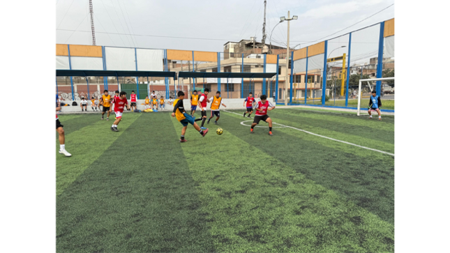 Este evento, impulsado por la Subgerencia de Juventudes, Educación, Cultura, Deporte y Arte, fue mucho más que un amistoso: fue una muestra de cómo el deporte educa, une y transforma vidas. 💙💛
⚡ Porque en cada pase, en cada gol y en cada abrazo, creamos un futuro mejor para nuestra comunidad. ¡Sigamos fomentando la sana competencia y el amor por el deporte! 🙌⚽