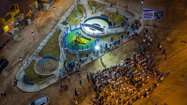 El A.H. Las Lomas inaugura un parque recreativo moderno y seguro, con luces LED, juegos infantiles, áreas verdes y rampas de acceso, fomentando el esparcimiento familiar en Ventanilla.