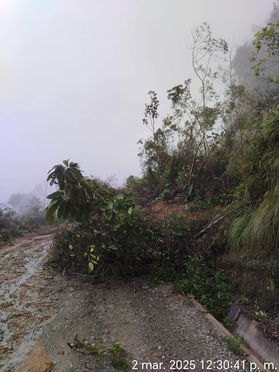 Foto del derrumbe en caserío Miraflores.