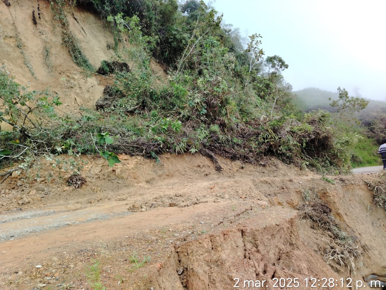 Foto del derrumbe en caserío Miraflores.