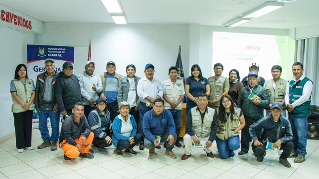 Capacitación en San Miguel de Acos: Tratamiento de Agua Potable y Control de la Mosca de la Fruta