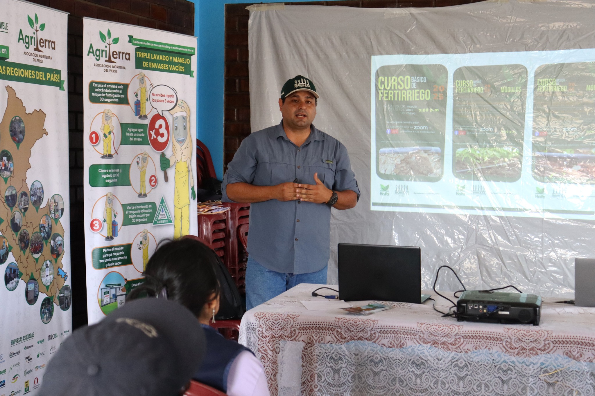 Productores agrícolas de Aucallama reciben capacitación sobre análisis de y fertilización del cultivo de fresa