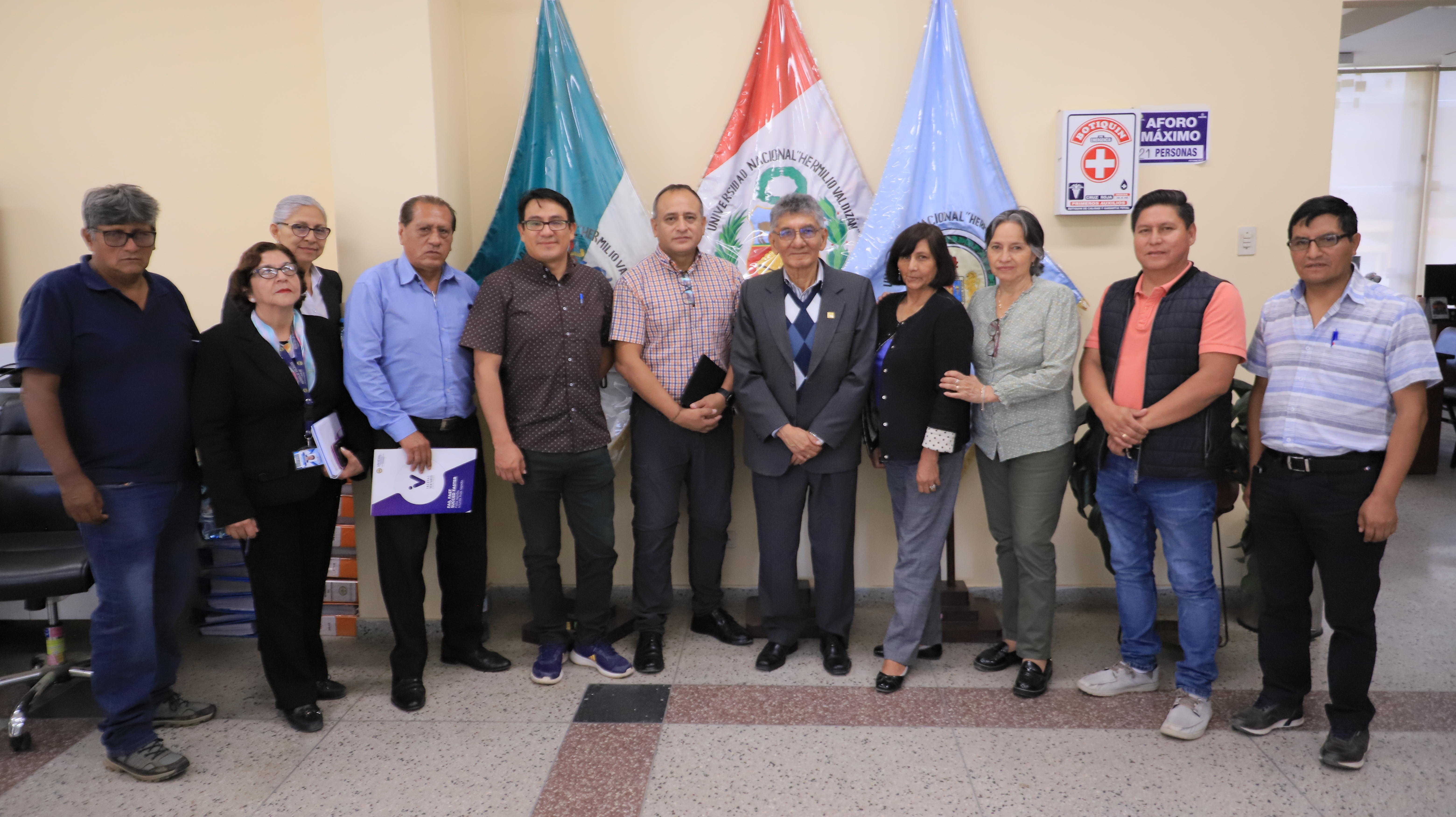 Reunión en la sala de reuniones del vicerrectorado de investigación