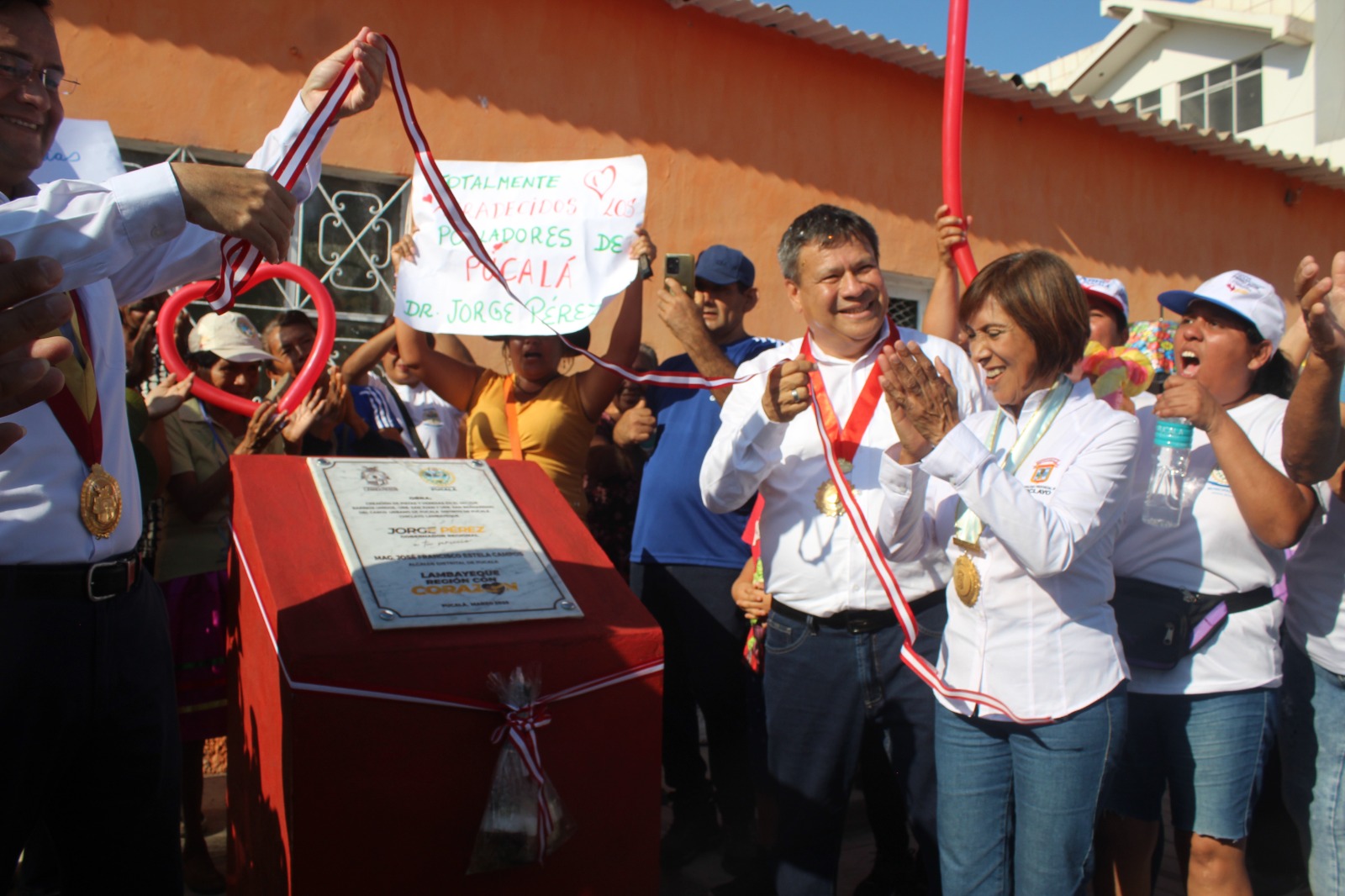 alcaldesa Janet C ubas con su colega de Pucalá, José Estela