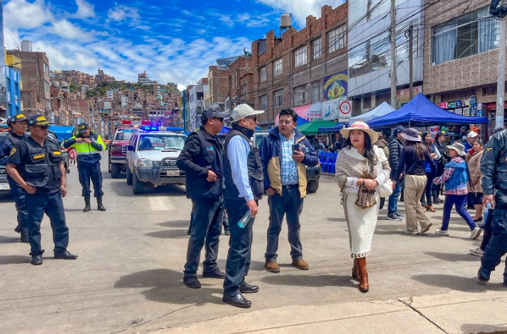 Fiscalizan el cumplimiento de disposiciones de ordenamiento comercial y seguridad en el recorrido y veneración de danzas autoctonas