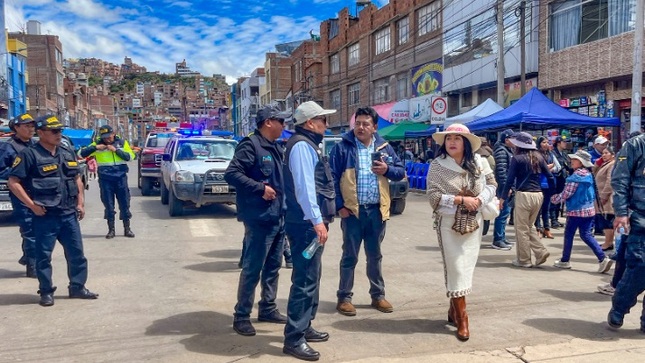 Fiscalizan el cumplimiento de disposiciones de ordenamiento comercial y seguridad en el recorrido y veneración de danzas autoctonas
