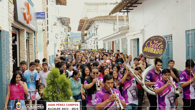 Cuarta globeada del Carnaval de la Diversidad Cajabamba 2025