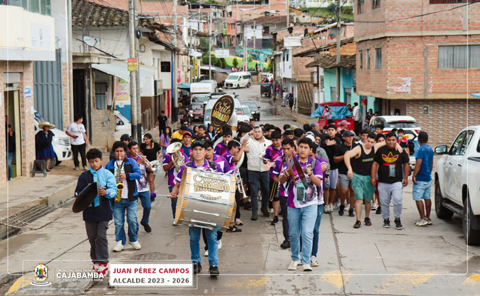 Cuarta globeada del Carnaval de la Diversidad Cajabamba 2025
