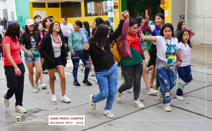 Cuarta globeada del Carnaval de la Diversidad Cajabamba 2025