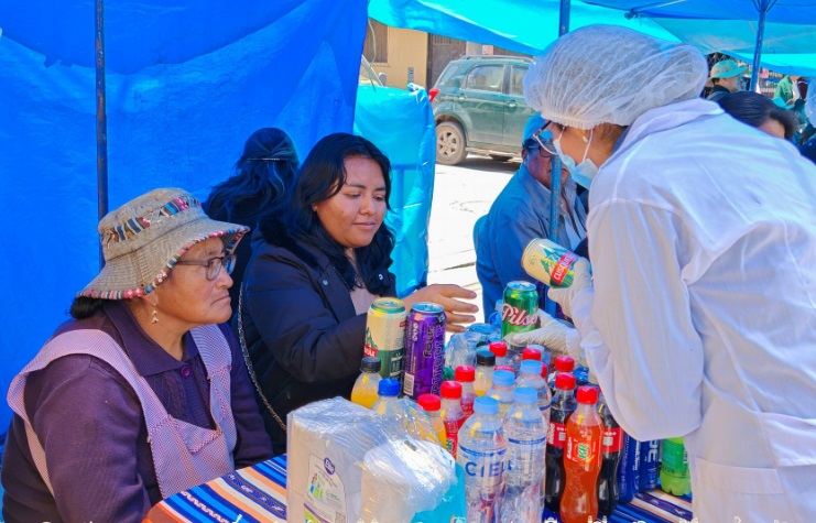 Verifican higiene y calidad de alimentos durante el segundo día del concurso de danzas