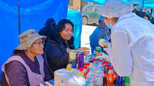 Verifican higiene y calidad de alimentos durante el segundo día del concurso de danzas