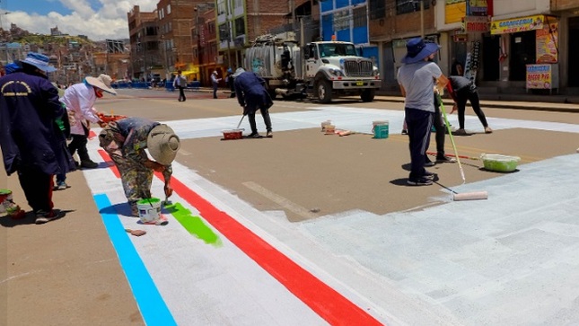 La Municipalidad de Puno inicia trabajos de pintura en la Av. Simón Bolívar