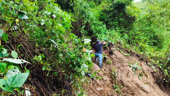 Trabajos de mantenimiento en la línea de conducción y la captación de agua