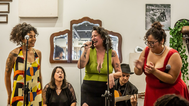 Cantantes en concierto criollo