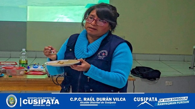 Sesión demostrativa sobre alimentos ricos en hierro de origen animal en población urbana de Cusipata
