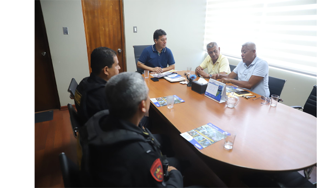 El objetivo fue el de seguir coordinando estrategias para combatir la inseguridad en nuestro distrito.
A través del trabajo conjunto entre nuestro personal de serenazgo y los Halcones de la PNP, seguimos fortaleciendo las acciones de patrullaje y respuesta rápida para brindar mayor tranquilidad a nuestros vecinos.