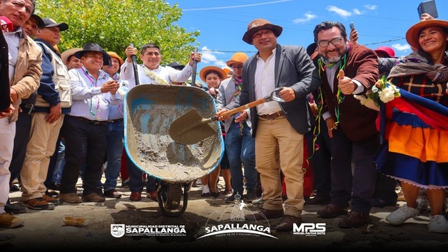 Colocación de Primera 1° Piedra, Aureola Mamacha Cocharcas.