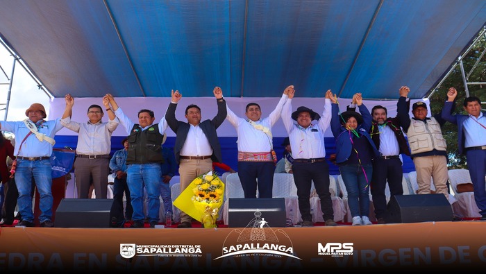 Colocación de Primera 1° Piedra, Aureola Mamacha Cocharcas.