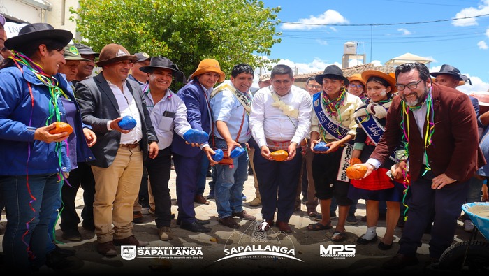 Colocación de Primera 1° Piedra, Aureola Mamacha Cocharcas.