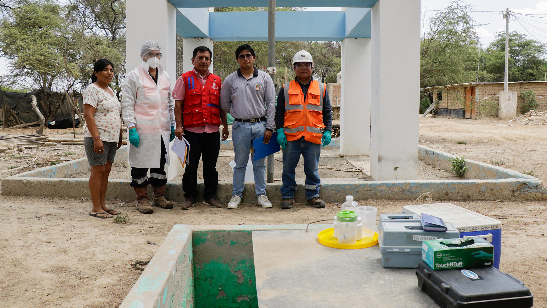 Foto protocolar en el sector Cautico, distrito de Jayanca