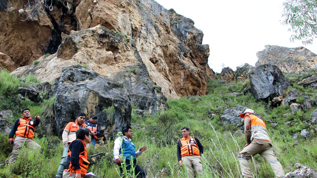 Cenepred realiza evaluación de zona crítica en Huancavelica para reducir el riesgo por deslizamientos