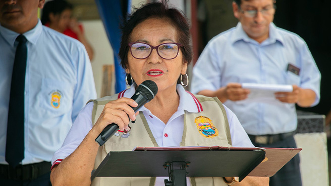 Autoridades realizan izamiento del pabellón nacional conmemorando el día de la mujer
