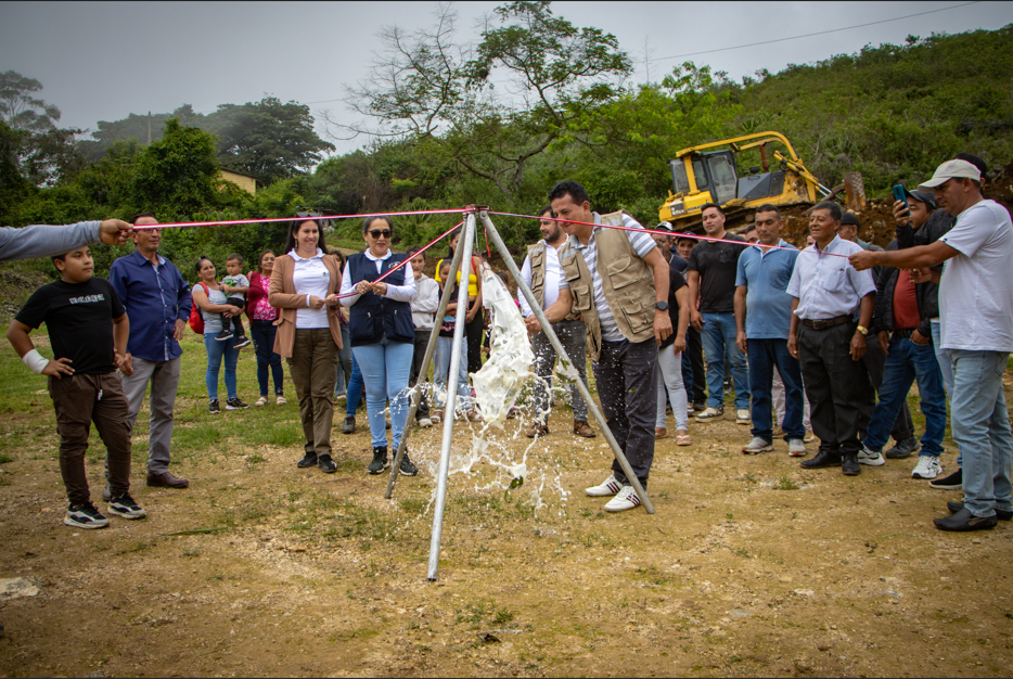 Foto de Colocación de primera piedra