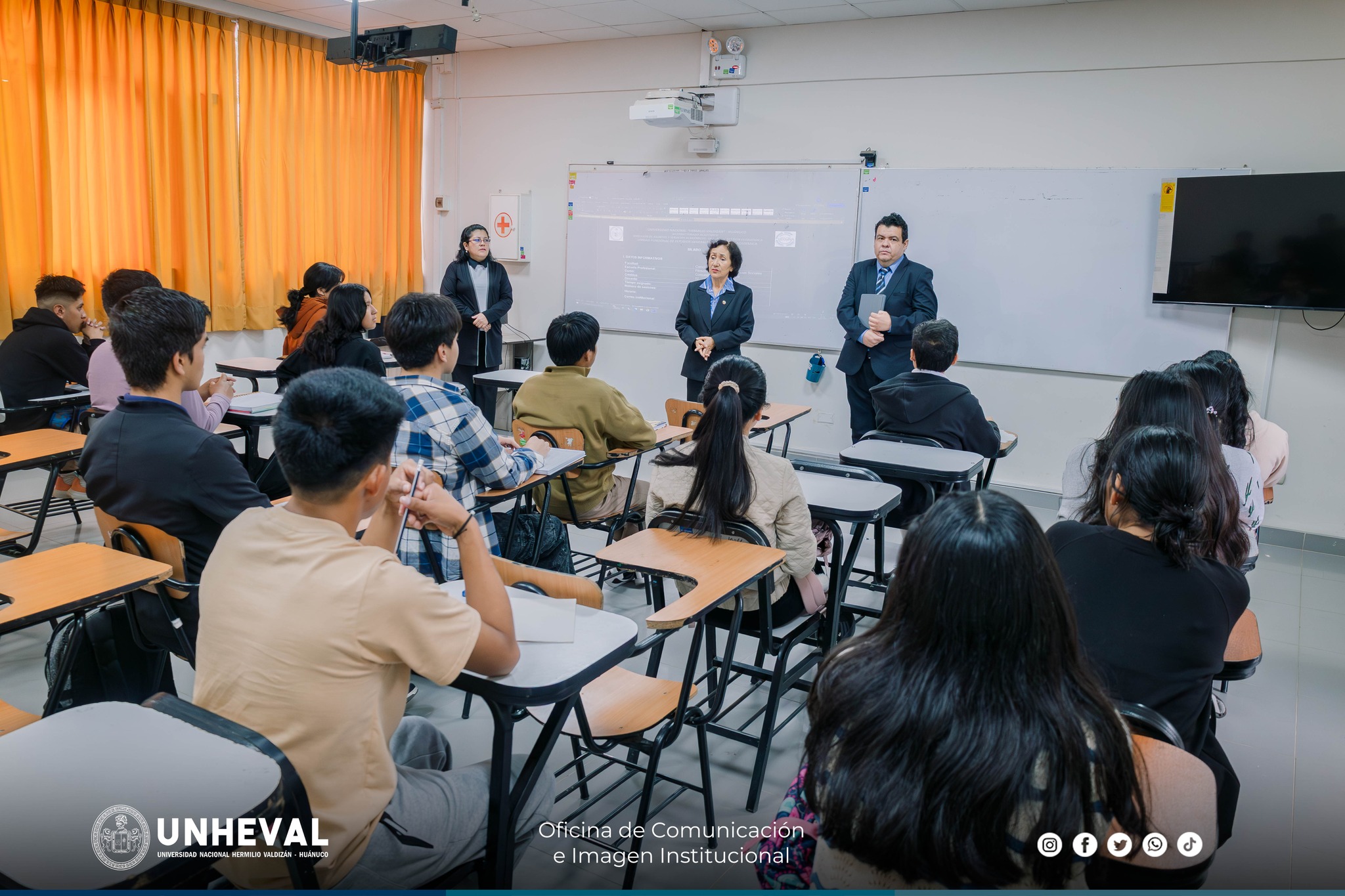 Inspección de autoridades a clases de nivelación
