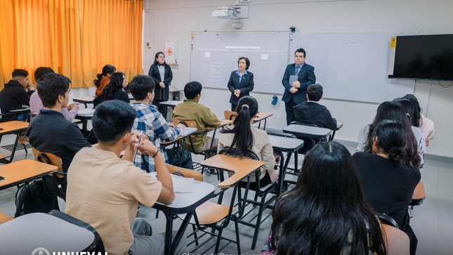 Inspección de autoridades a clases de nivelación