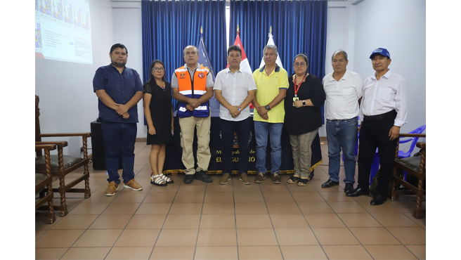 Cabe mencionar que esta presentación se realizó en el marco del convenio de Cooperación Interinstitucional entre el Ministerio de Vivienda, Construcción y Saneamiento, COFOPRI y la Municipalidad de El Agustino, sobre el proyecto de Catastro Urbano Nacional.
La actividad fue encabezada por el alcalde Richard Soria, con la participación de una delegación de COFOPRI y funcionarios ediles.