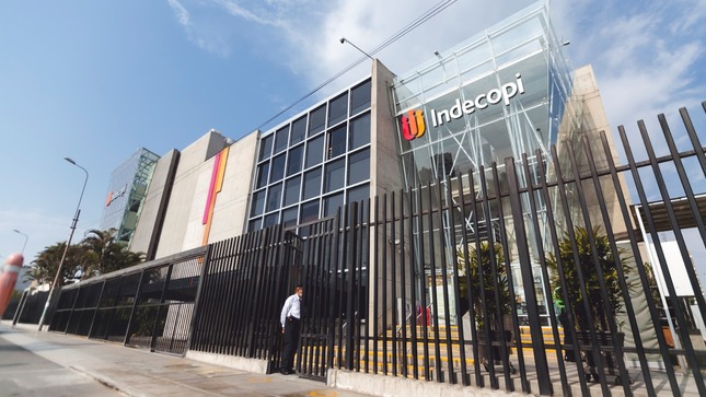 Indecopi: Colegios privados deben otorgar becas integrales a estudiantes que quedaron en situación de orfandad

