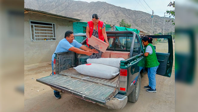 Entrega de productos del Programa Vaso de Leche