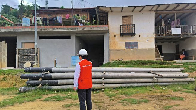 Amazonas.– La Contraloría General identificó retrasos en los pagos que podrían extender la suspensión del proyecto de mejoramiento y ampliación de redes eléctricas en Pisuquia, paralizado desde el 1 de diciembre de 2024. Además, la falta de control técnico adecuado podría generar sobrecostos y afectar la culminación de la obra, valorizada en S/ 7 138 441, impactando a 1796 habitantes que aún esperan el acceso a un servicio esencial.