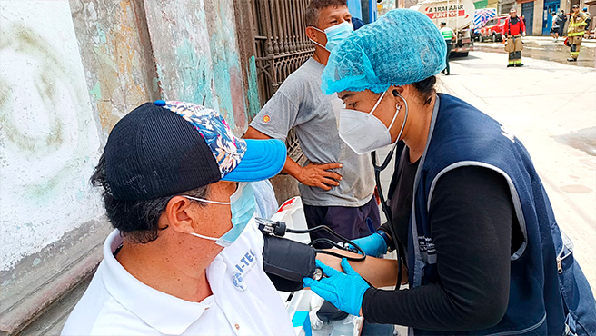 Diris Lima Centro del Ministerio de Salud brinda atención inmediata a afectados por incendio en el Cercado de Lima 2