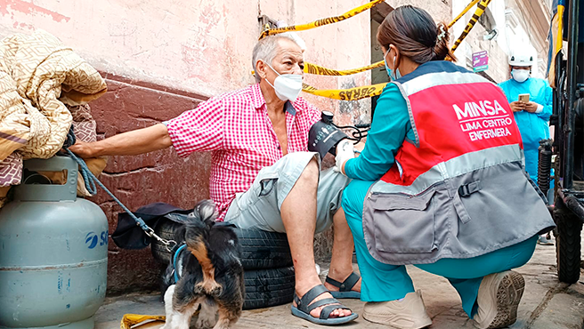 Diris Lima Centro del Ministerio de Salud brinda atención inmediata a afectados por incendio en el Cercado de Lima 3
