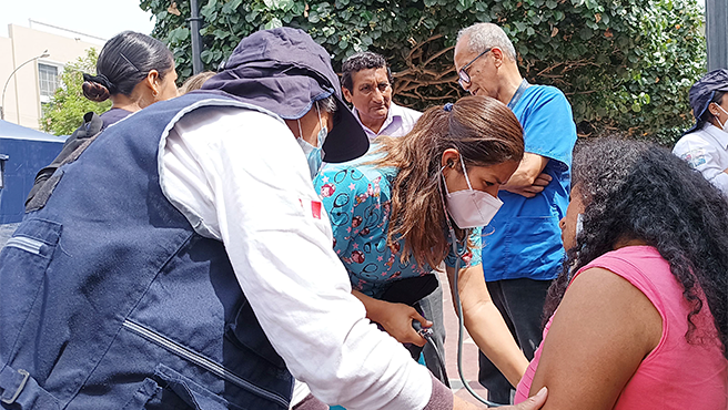 Diris Lima Centro del Ministerio de Salud brinda atención inmediata a afectados por incendio en el Cercado de Lima 5