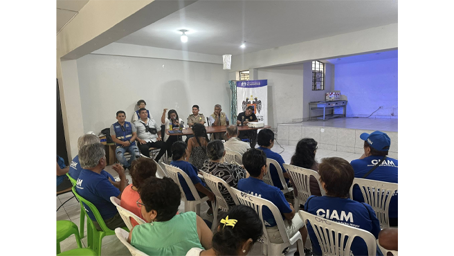 Durante este encuentro, compartimos con los vecinos las diversas iniciativas y acciones que estamos implementando para fortalecer la seguridad en nuestro distrito.
Entre los temas tratados, se abordaron detalles sobre el Plan de Seguridad en marcha, la recuperación de espacios públicos, operativos de seguridad.
Este tipo de actividades tiene como objetivo mantener a nuestra comunidad bien informada y escuchar las inquietudes y propuestas de todos. Agradecemos profundamente la participación activa de los vecinos y reafirmamos nuestro compromiso de seguir trabajando juntos por la seguridad y bienestar de todos.