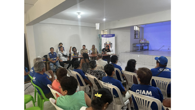 Durante este encuentro, compartimos con los vecinos las diversas iniciativas y acciones que estamos implementando para fortalecer la seguridad en nuestro distrito.
Entre los temas tratados, se abordaron detalles sobre el Plan de Seguridad en marcha, la recuperación de espacios públicos, operativos de seguridad.
Este tipo de actividades tiene como objetivo mantener a nuestra comunidad bien informada y escuchar las inquietudes y propuestas de todos. Agradecemos profundamente la participación activa de los vecinos y reafirmamos nuestro compromiso de seguir trabajando juntos por la seguridad y bienestar de todos.