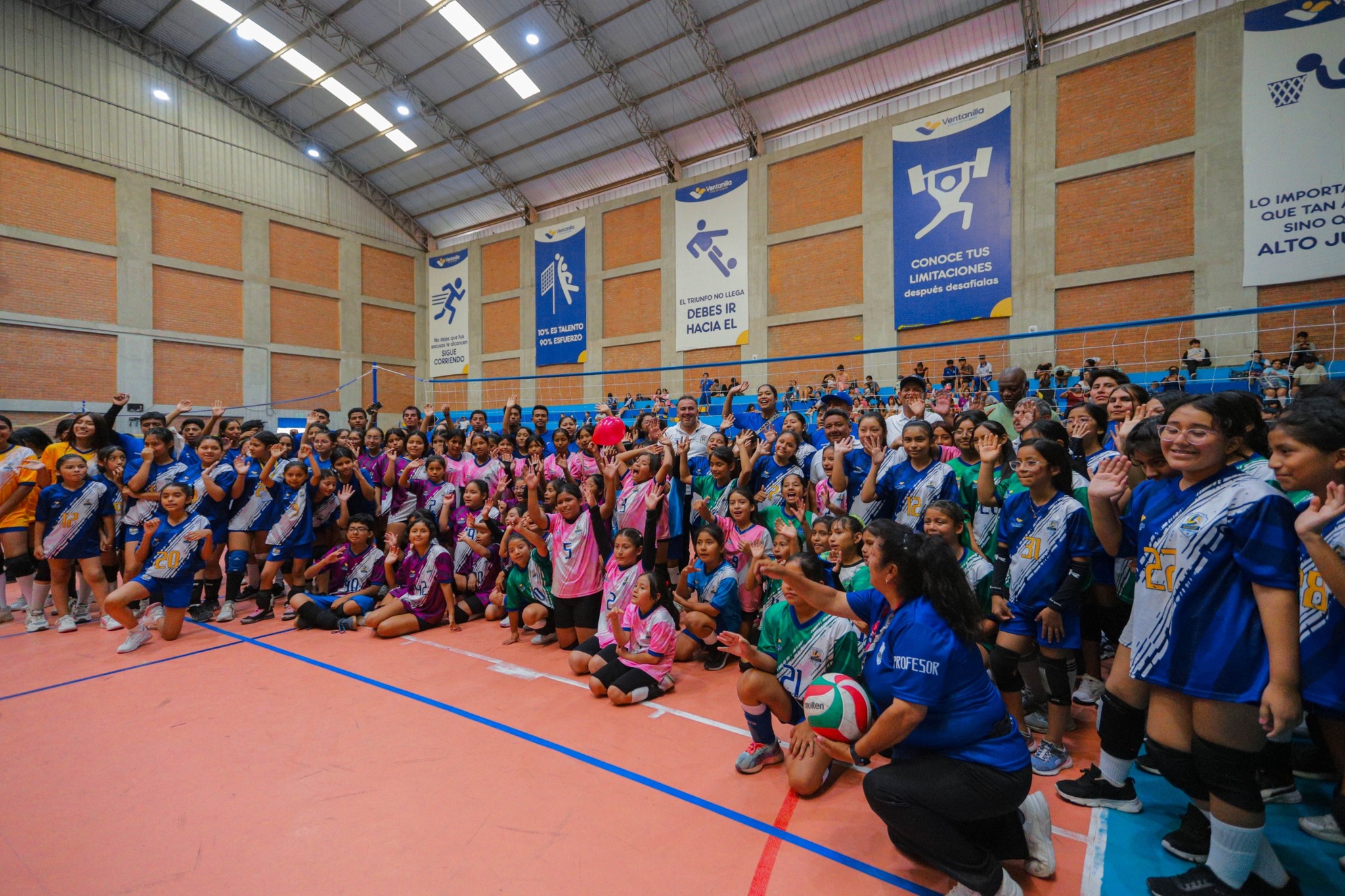 🎉 ¡Éxito en la clausura de cursos deportivos! Más de 30 mil jóvenes brillaron en la Villa Deportiva de Angamos. 🏆