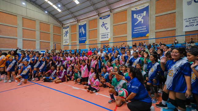 🎉 ¡Éxito en la clausura de cursos deportivos! Más de 30 mil jóvenes brillaron en la Villa Deportiva de Angamos. 🏆