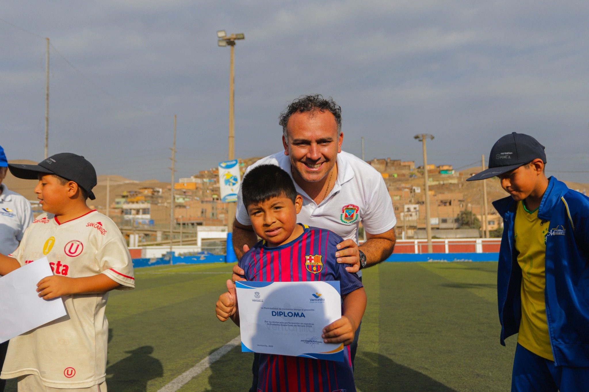 🎉 ¡Éxito en la clausura de cursos deportivos! Más de 30 mil jóvenes brillaron en la Villa Deportiva de Angamos. 🏆