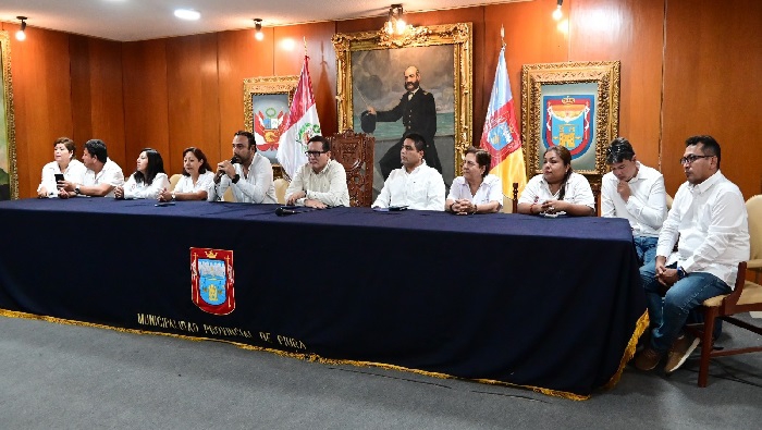 Regidores y funcionarios