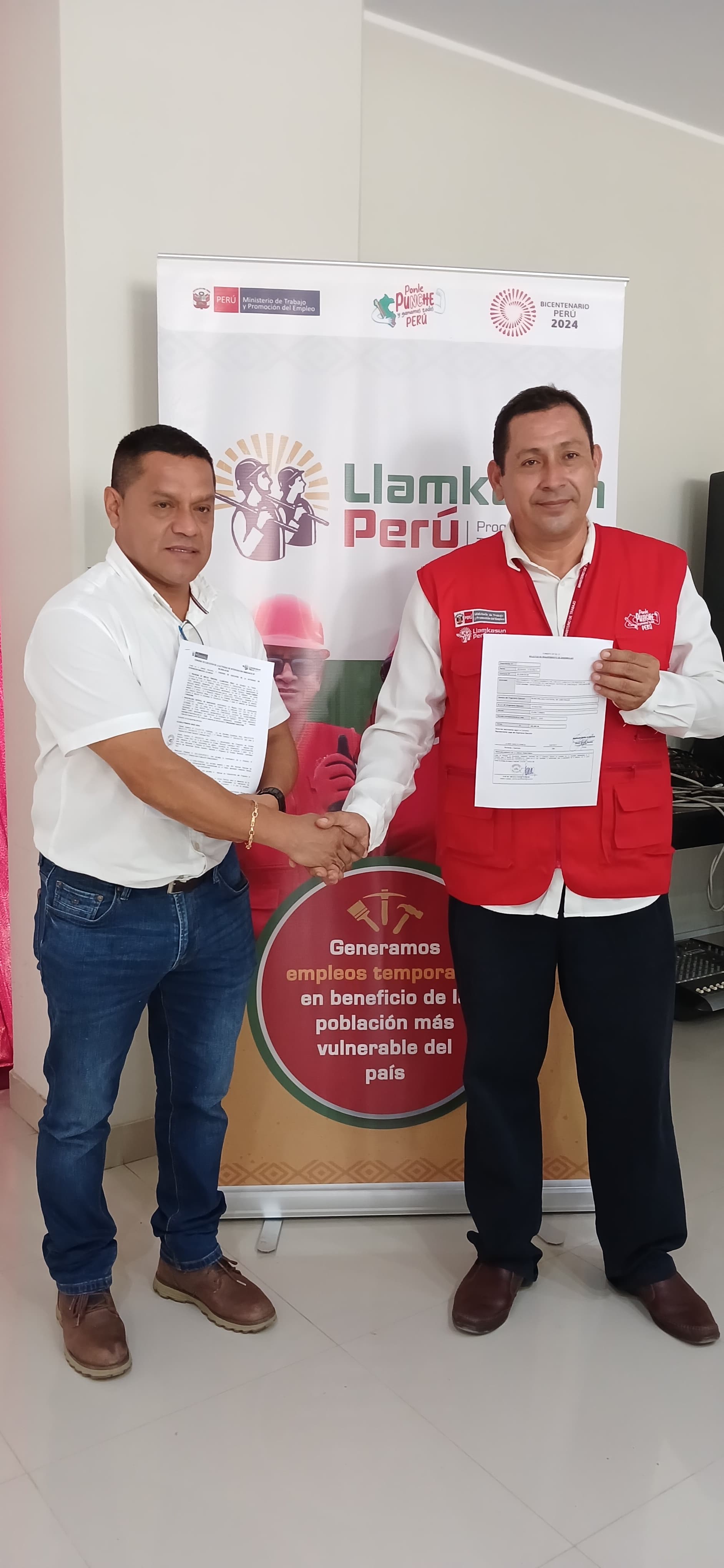 Firma de convenio de fichas Llamkasun